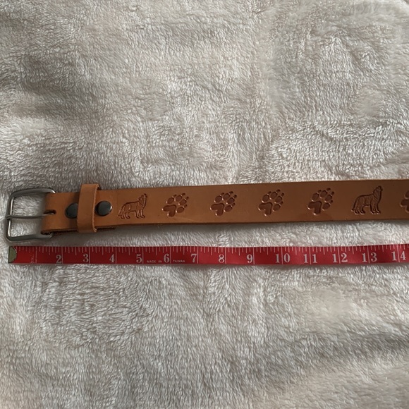 Handmade stamped leather belt paws dog wolf - Picture 2 of 6
